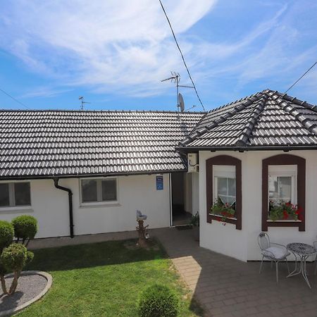 Apartman Veronika Ðakovo Eksteriør billede